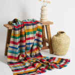 Haïk vintage coloré fabriqué au Maroc. A utiliser en nappe, couvre-lit ou plaid