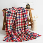 Haïk vintage coloré fabriqué au Maroc. A utiliser en nappe, couvre-lit ou plaid