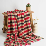 Haïk vintage coloré fabriqué au Maroc. A utiliser en nappe, couvre-lit ou plaid