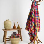 Haïk vintage coloré fabriqué au Maroc. A utiliser en nappe, couvre-lit ou plaid