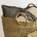 Housse de coussin en coton lavé gris rayé noir de chez Madam Stoltz