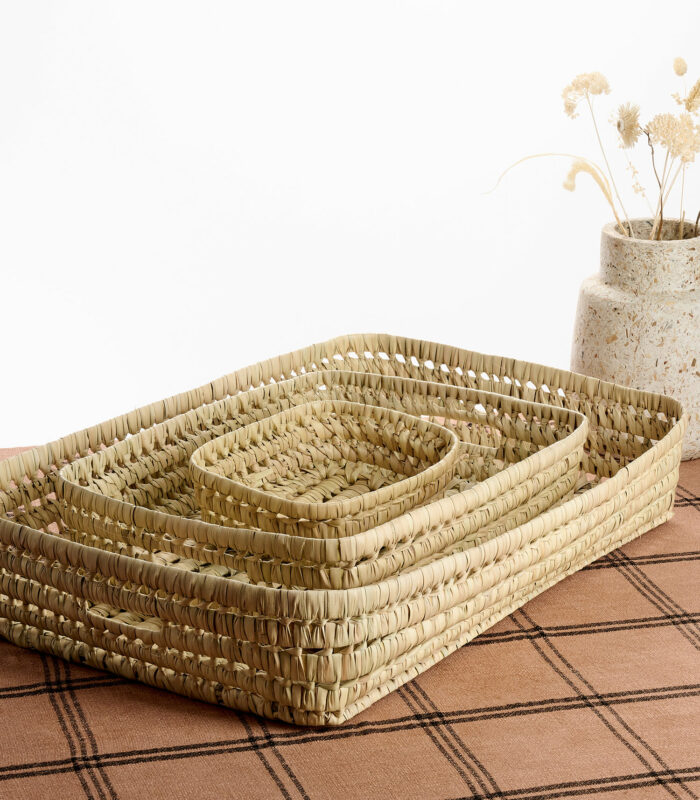 panier en feuilles de palmier parfait pour utiliser en plateau, rangement dans votre maison.Fabrication artisanale Maroc