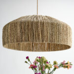 Suspension Conik de la marque Homata. Sa finition brute la rend unique. Lumière douce et tamisée pour une ambiance chaleureuse et cocooning