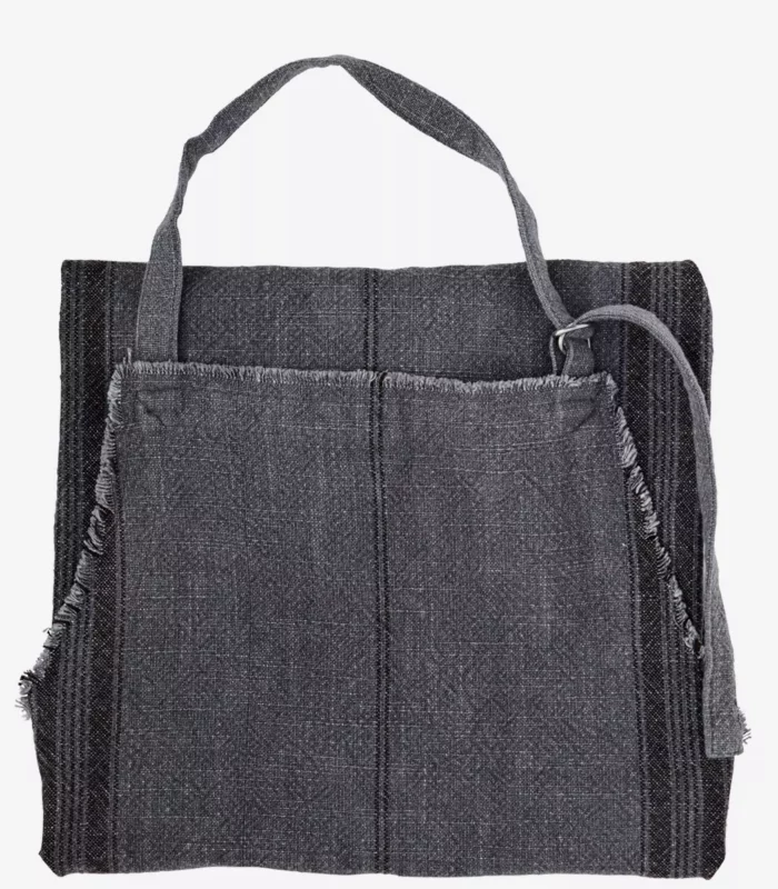 Tablier de cuisine en coton gris avec rayure sur les cotés noires. Idéal pour rester chic en cuisinant