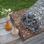 Matelas imprimé noir gris sable 100 % coton issu de la tradition “block-Print ” de la culture indienne par Madam Stoltz