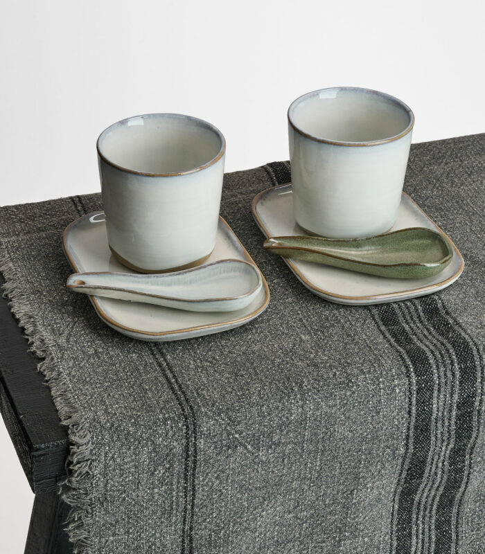 Tasse à café blanc cassé en grès émaillé de la collection Merci pour Serax
