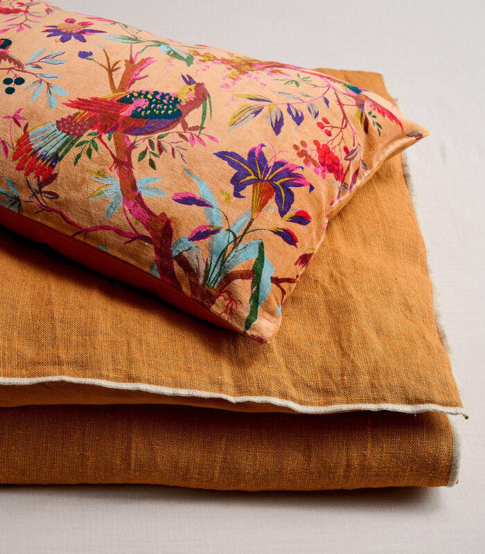 Housse de coussin velour imprimé oiseau caramel