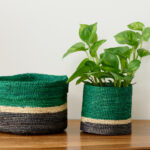 magnifique panier de chez domoina en raphia naturel vert et noir