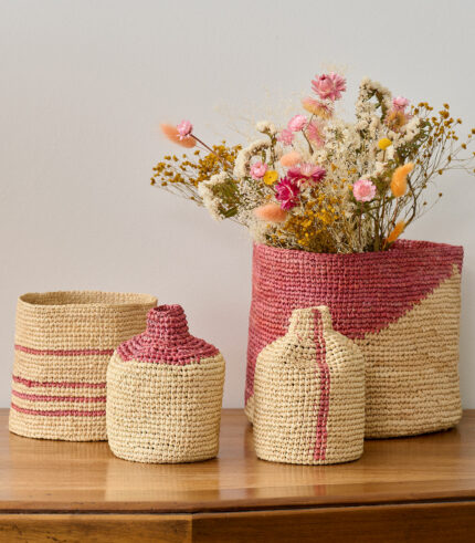 Très joli panier de chez domoina en raphia naturel et terracota