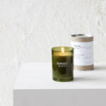Bougie parfumée de la marque Meraki au doux mélange de figue et d’abricot. Ambiance douce et fruitée et désign pour une décoration d’intérieur élégante.