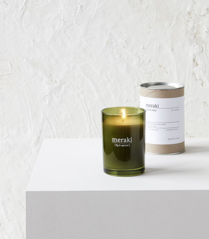Bougie parfumée de la marque Meraki au doux mélange de figue et d’abricot. Ambiance douce et fruitée et désign pour une décoration d’intérieur élégante.