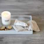 Plateau gris en poudre de pierre de la marque meraki. Idéal pour ranger vos produits de beauté dans votre salle de bain ou vos produits d’entretien sur le plan de travail de votre cuisine.