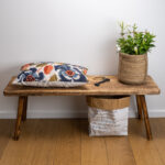 Housse de Coussin Ibiza de l a marque Harmony -Haomy . Imprimé Floral oversize sur fond bleu gitane, cette collection apportera à votre intérieur une touche bohème et joyeuse!