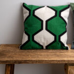 Housse de coussin en coton brodé de la marque Harmony-Haomy.Design vintage et inspiration des années 70 tellement tendance !