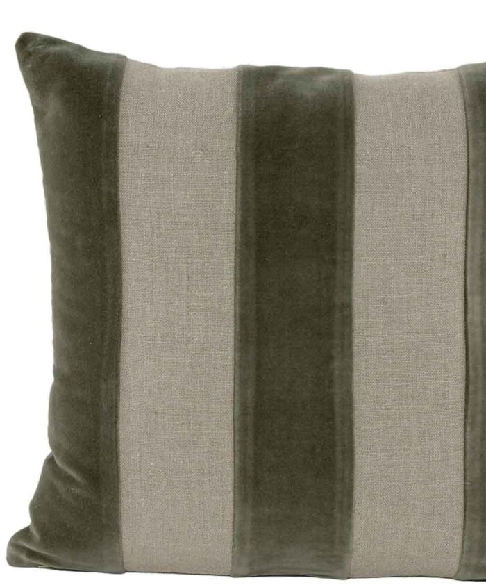 Housse de coussin "Brisbane"  rayure lin & Velours kaki de la marque Haomy-Harmony. Housse déhoussable , verso couleur lin